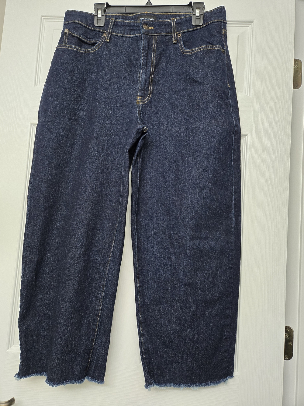 Dark Indigo Wide-Leg Women’s Barrel Leg Raw Edge Crop Jeans